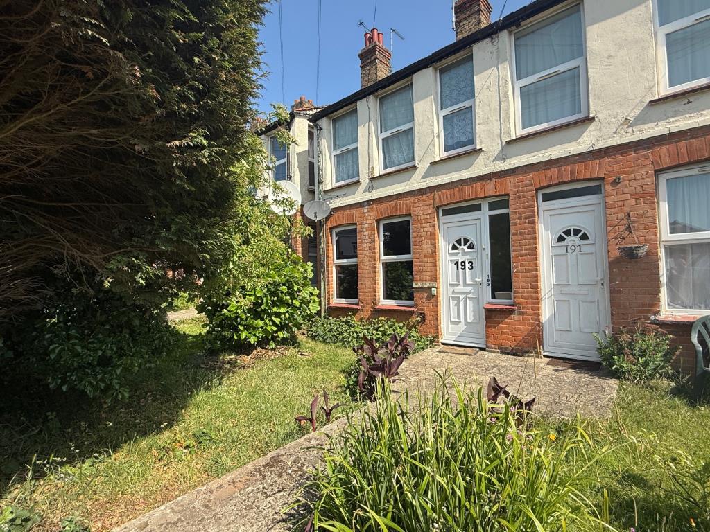 Lot: 93 - GROUND FLOOR APARTMENT WITH DIRECT ACCESS TO COMMUNAL GARDENS - Front aspect of block